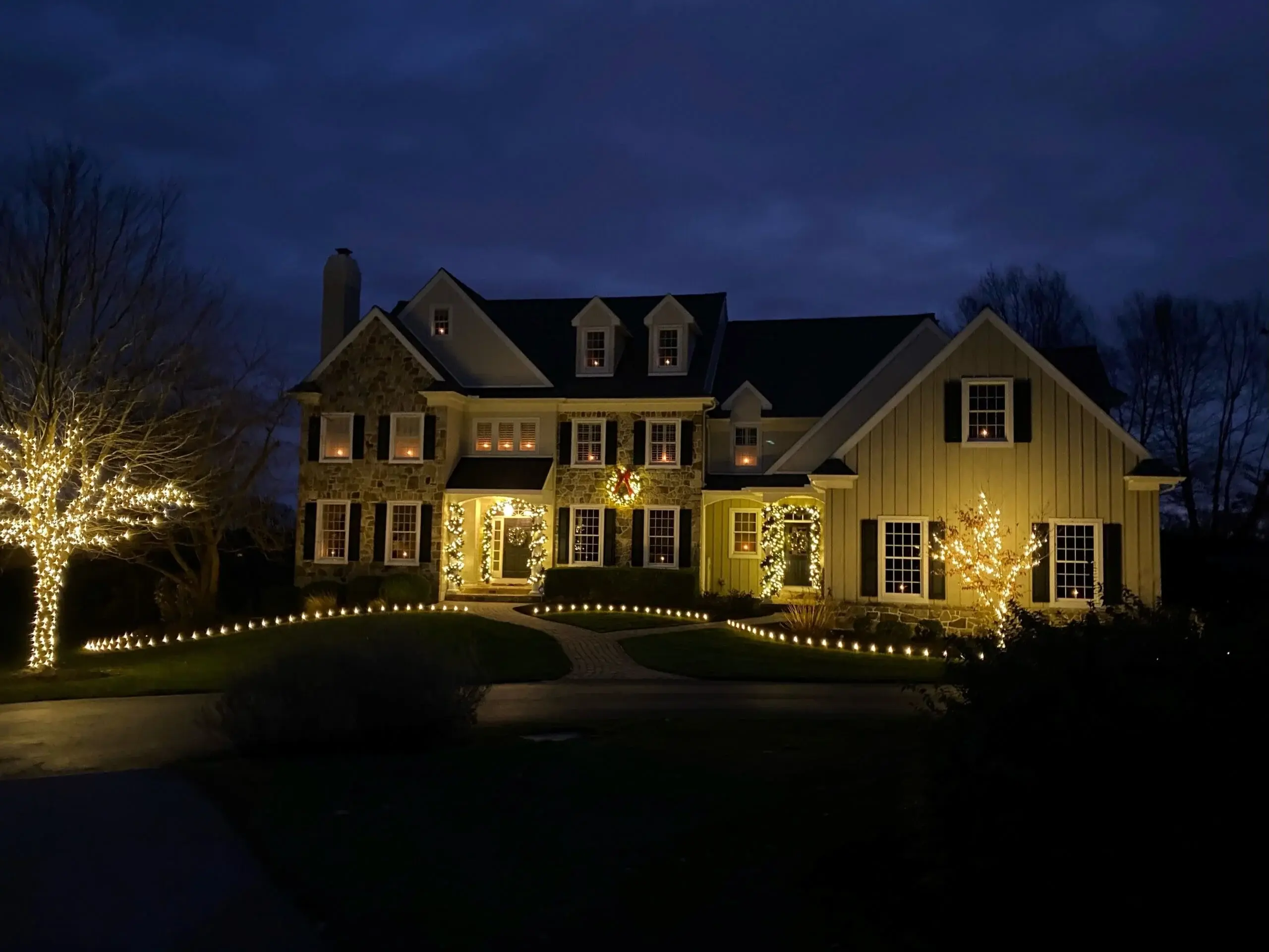 Newtown-Square-PA-Christmas-Decor-scaled